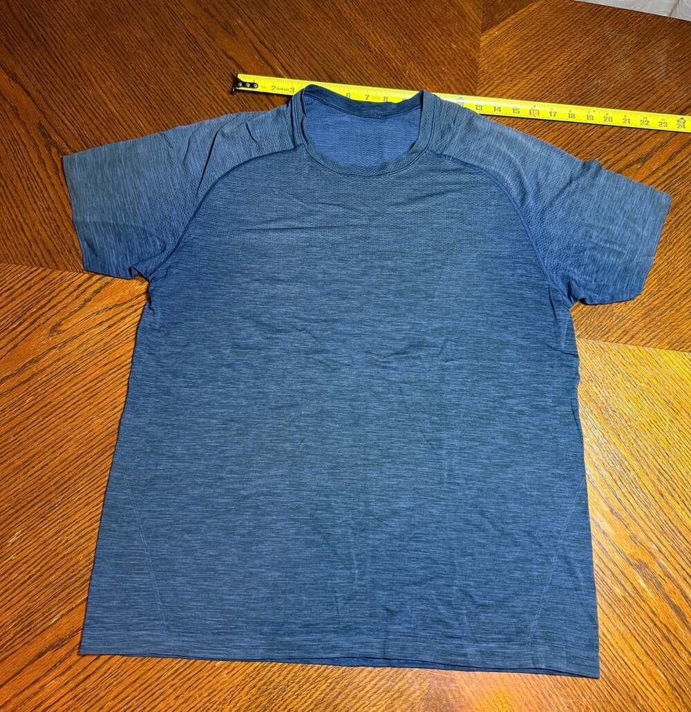 lululemon Metal Vent Tech Short Sleeve Shirt Size L Blue